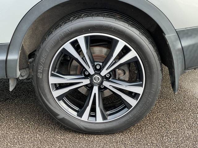 2017 Nissan Qashqai 1.2 DiG-T N-Connecta 5dr